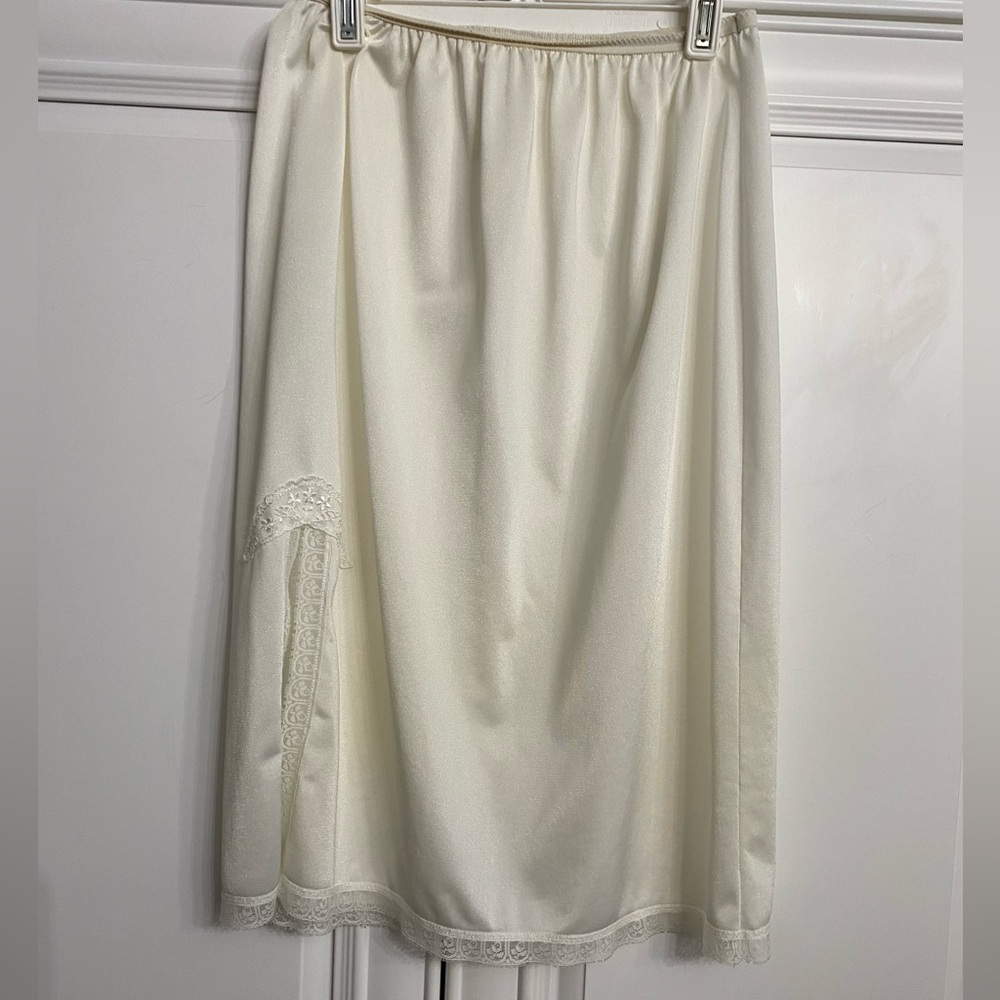 Vintage Women’s Sz Small Half Slip in Cream with Lace Trim Opaque